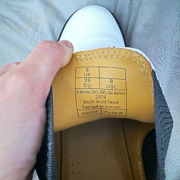 Dr Martens 2976 Yellow Stich Smooth Leather Chelsea Boots - Picture 4 of 4